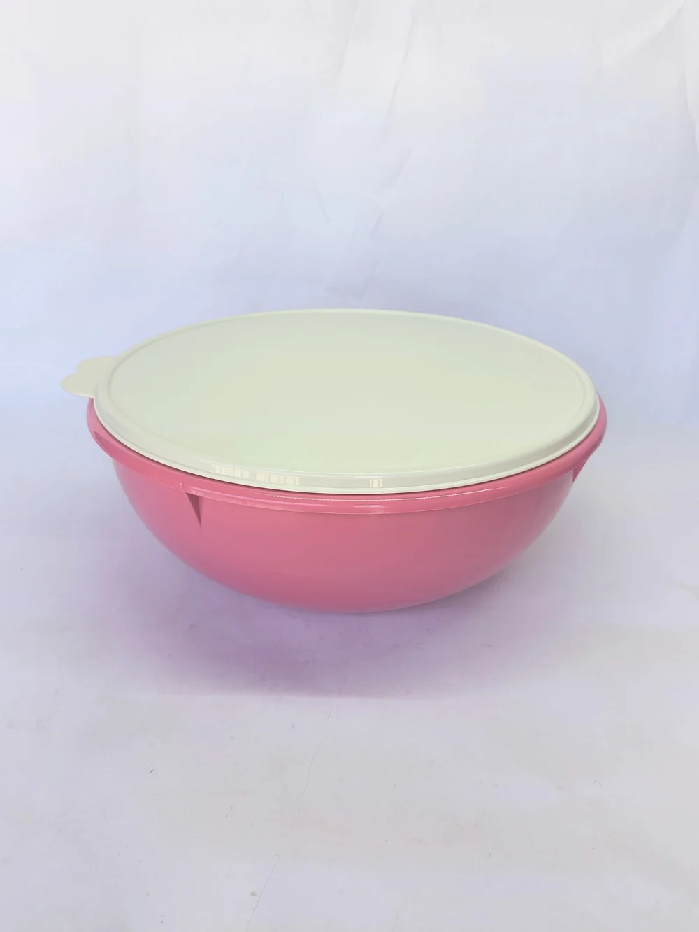 TUPPERWARE Pink Fix-N-Mix Bowl with Cream Lid